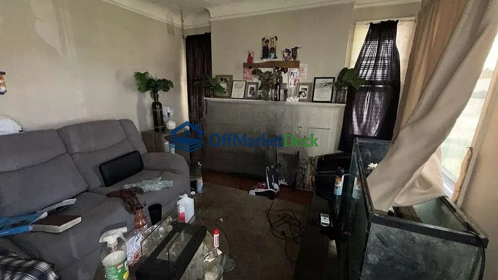 Off-market house in Detroit, Michigan — 3 beds, 1 bath, $29,900 — photo 4 of 8