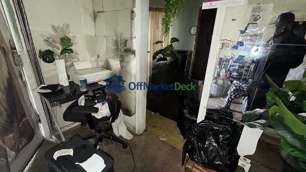 Off-market house in Detroit, Michigan — 3 beds, 1 bath, $29,900 — photo 5 of 8