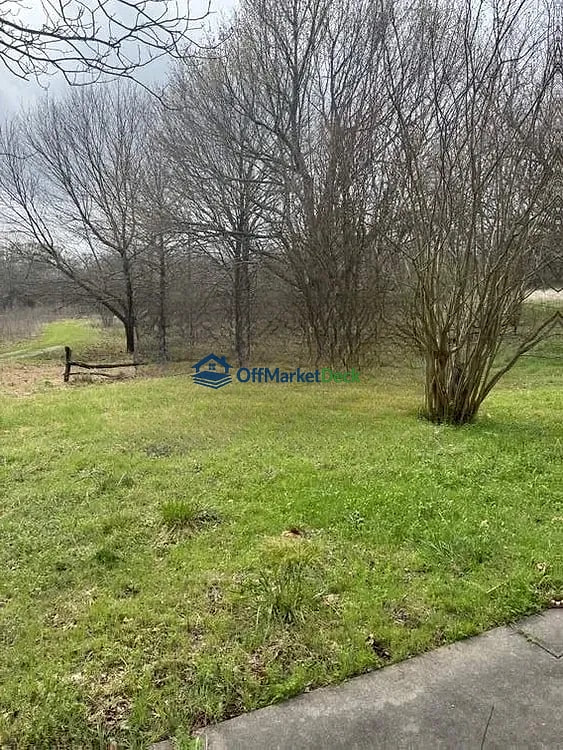 Off-market house in Farmersville, Texas — 3 beds, 2 baths, $250,000 — photo 4 of 8