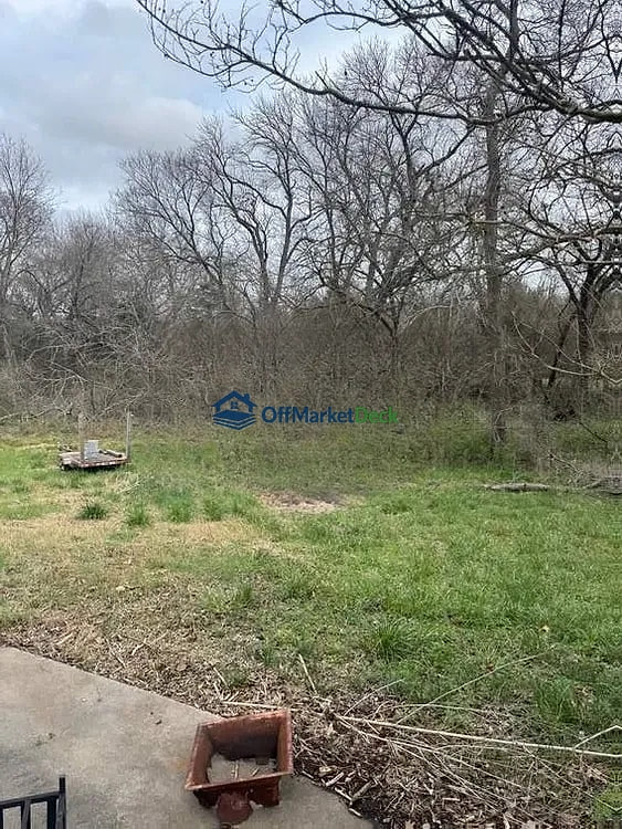 Off-market house in Farmersville, Texas — 3 beds, 2 baths, $250,000