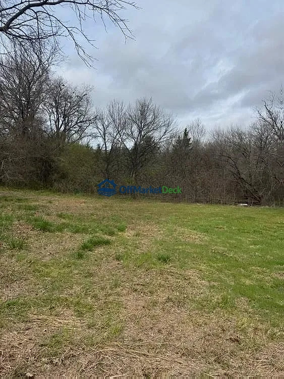 Off-market house in Farmersville, Texas — 3 beds, 2 baths, $250,000 — photo 3 of 8