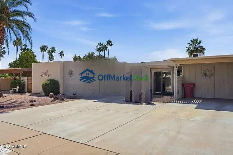 Off-market house in Scottsdale, Arizona — 2 beds, 2 baths, $399,990 — photo 2 of 8