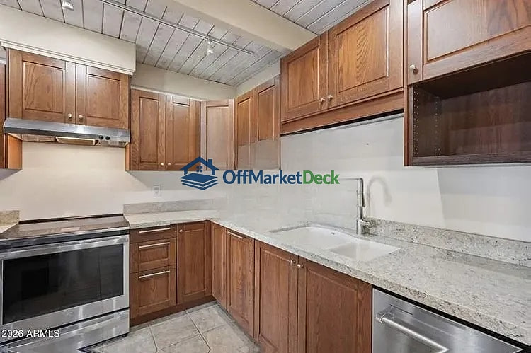 Off-market house in Scottsdale, Arizona — 2 beds, 2 baths, $399,990 — photo 8 of 8