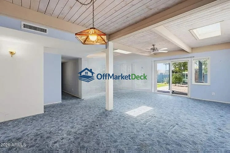 Off-market house in Scottsdale, Arizona — 2 beds, 2 baths, $399,990 — photo 4 of 8