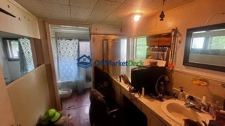 Off-market house in Jackson, Mississippi — 3 beds, 2 baths, $17,000 — photo 3 of 8