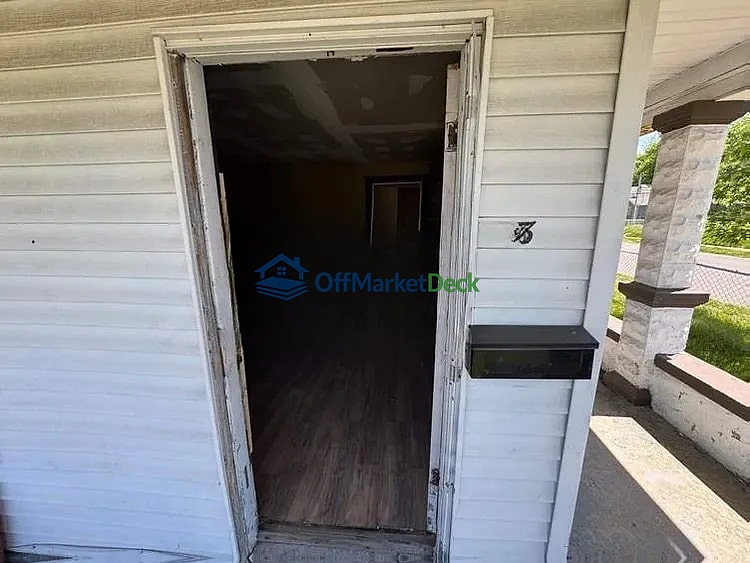 Off-market house in Louisville, Kentucky — 3 beds, 1 bath, $50,000 — photo 8 of 8
