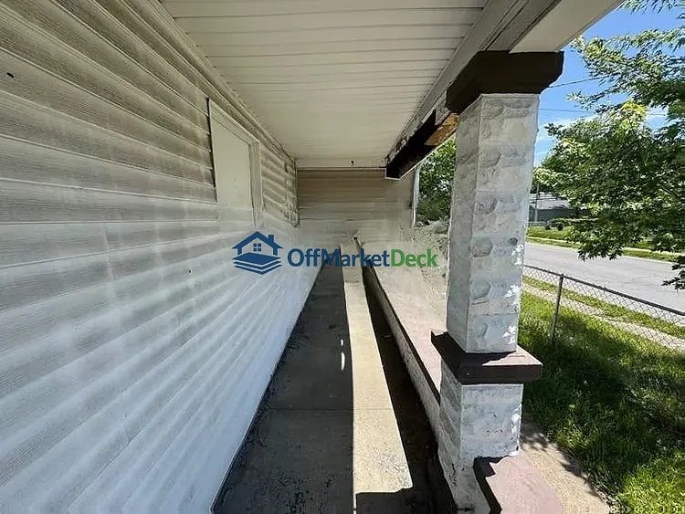 Off-market house in Louisville, Kentucky — 3 beds, 1 bath, $50,000 — photo 7 of 8