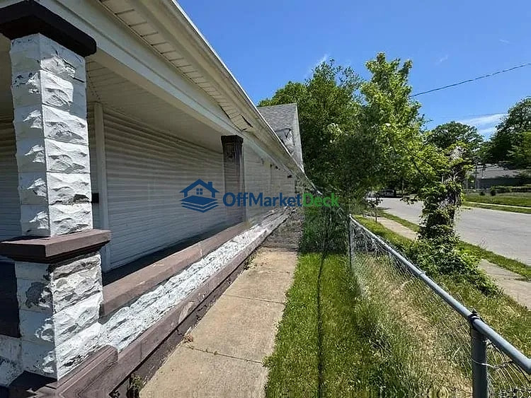 Off-market house in Louisville, Kentucky — 3 beds, 1 bath, $50,000 — photo 3 of 8