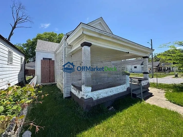 Off-market house in Louisville, Kentucky — 3 beds, 1 bath, $50,000 — photo 2 of 8