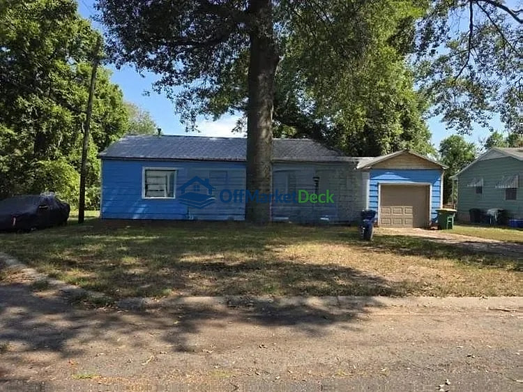 Off-market house in North Little Rock, Arkansas — 3 beds, 1 bath, $37,050 - Blurred background Image