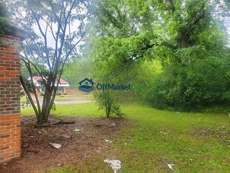 Off-market house in Selma, Alabama — 3 beds, 1 bath, $7,500 — photo 4 of 8