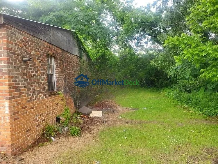 Off-market house in Selma, Alabama — 3 beds, 1 bath, $7,500 — photo 2 of 8