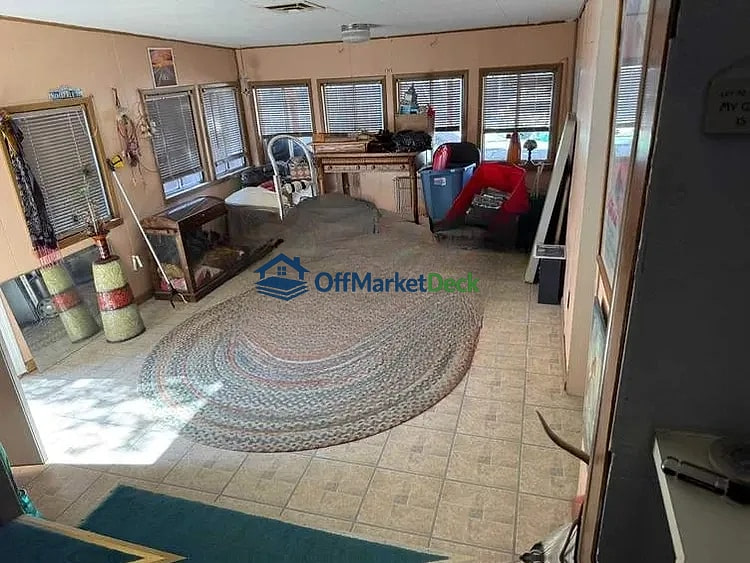 Off-market house in Wickenburg, Arizona — 3 beds, 2 baths, $197,500 — photo 5 of 8