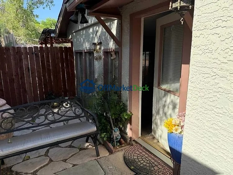Off-market house in Wickenburg, Arizona — 3 beds, 2 baths, $197,500 — photo 6 of 8