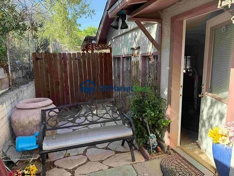 Off-market house in Wickenburg, Arizona — 3 beds, 2 baths, $197,500 — photo 4 of 8