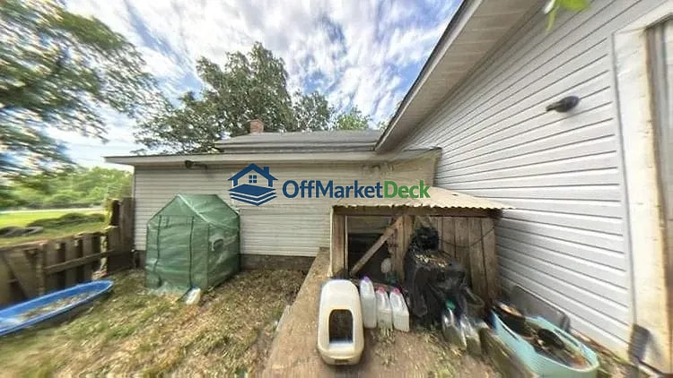 Off-market house in Vance, Alabama — 3 beds, 1 bath, $127,000 — photo 2 of 8
