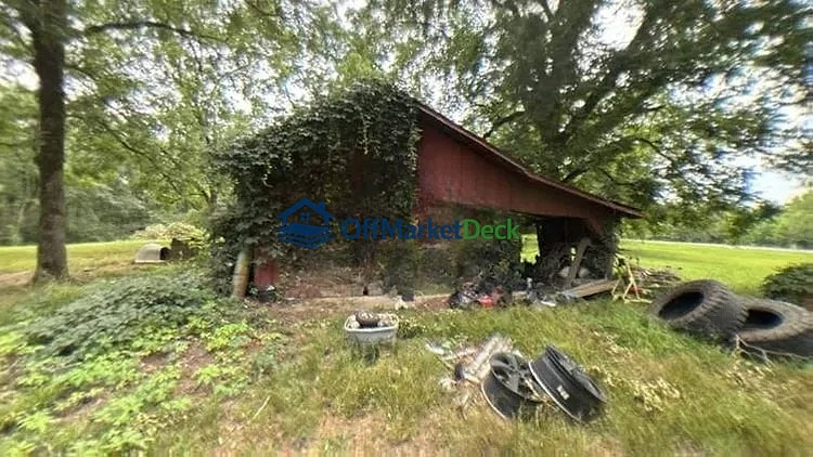 Off-market house in Vance, Alabama — 3 beds, 1 bath, $127,000 — photo 6 of 8