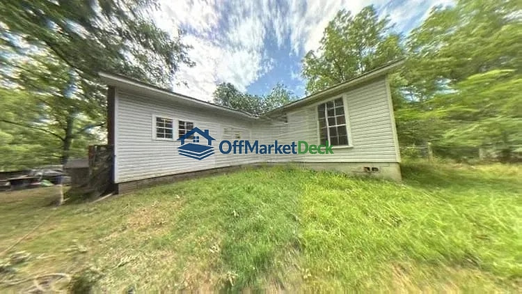 Off-market house in Vance, Alabama — 3 beds, 1 bath, $127,000 — photo 4 of 8