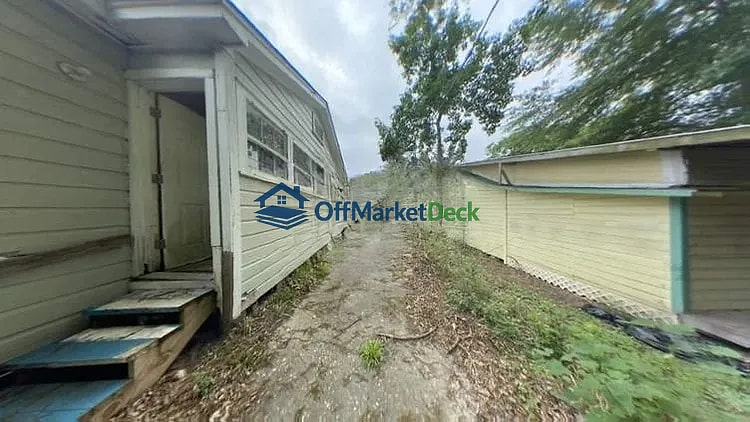 Off-market house in Jasper, Texas — 2 beds, 1 bath, $7,000 — photo 6 of 8