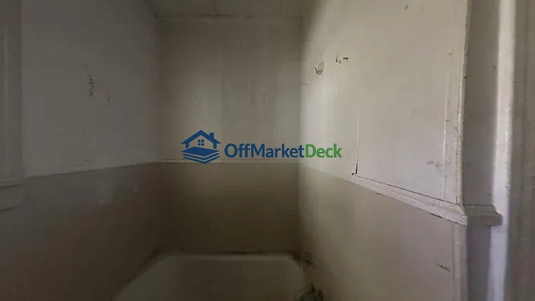 Off-market house in Jasper, Texas — 2 beds, 1 bath, $7,000 — photo 3 of 8