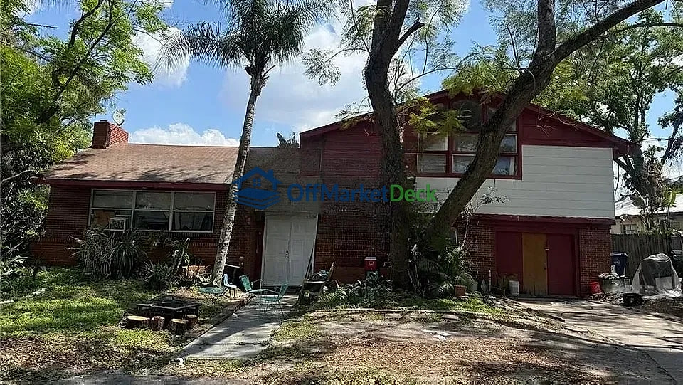 Off-market house in Tampa, Florida — 4 beds, 3.5 baths, $199,900 — photo 2 of 3