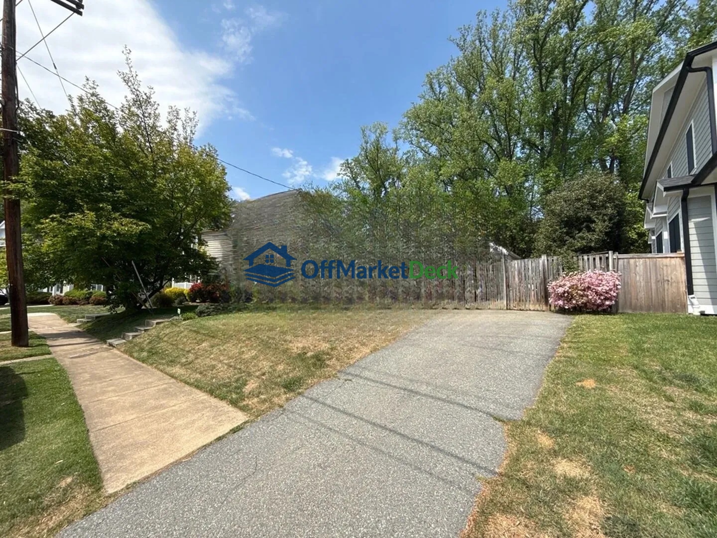 Off-market house in Kensington, Maryland — 3 beds, 1 bath, $759,000 — photo 2 of 8