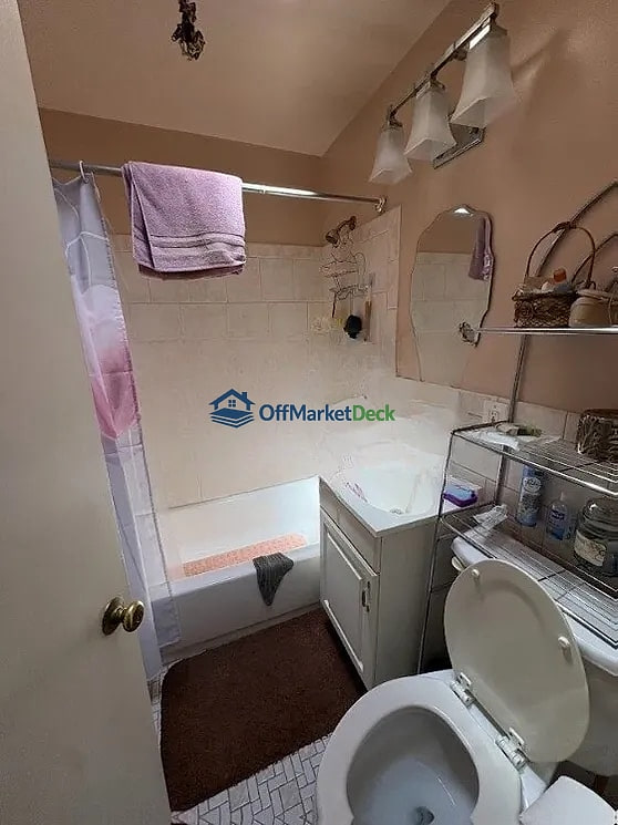 Off-market house in Philadelphia, Pennsylvania — 3 beds, 1.5 baths, $200,000 — photo 5 of 8