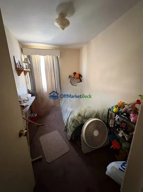 Off-market house in Philadelphia, Pennsylvania — 3 beds, 1.5 baths, $200,000 — photo 4 of 8