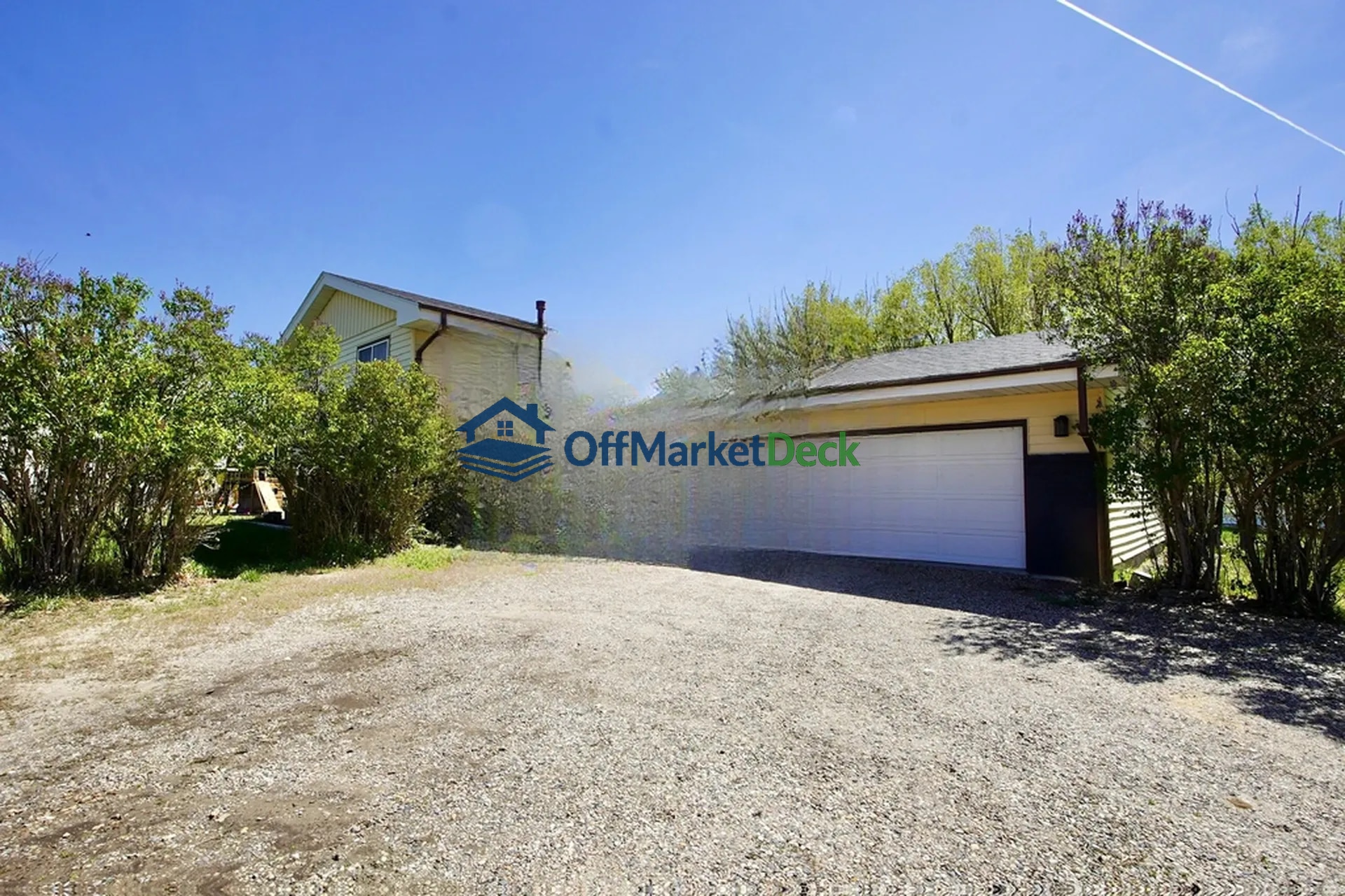Off-market house in Casper, Wyoming — 4 beds, 2.5 baths, $565,000 - Blurred background Image