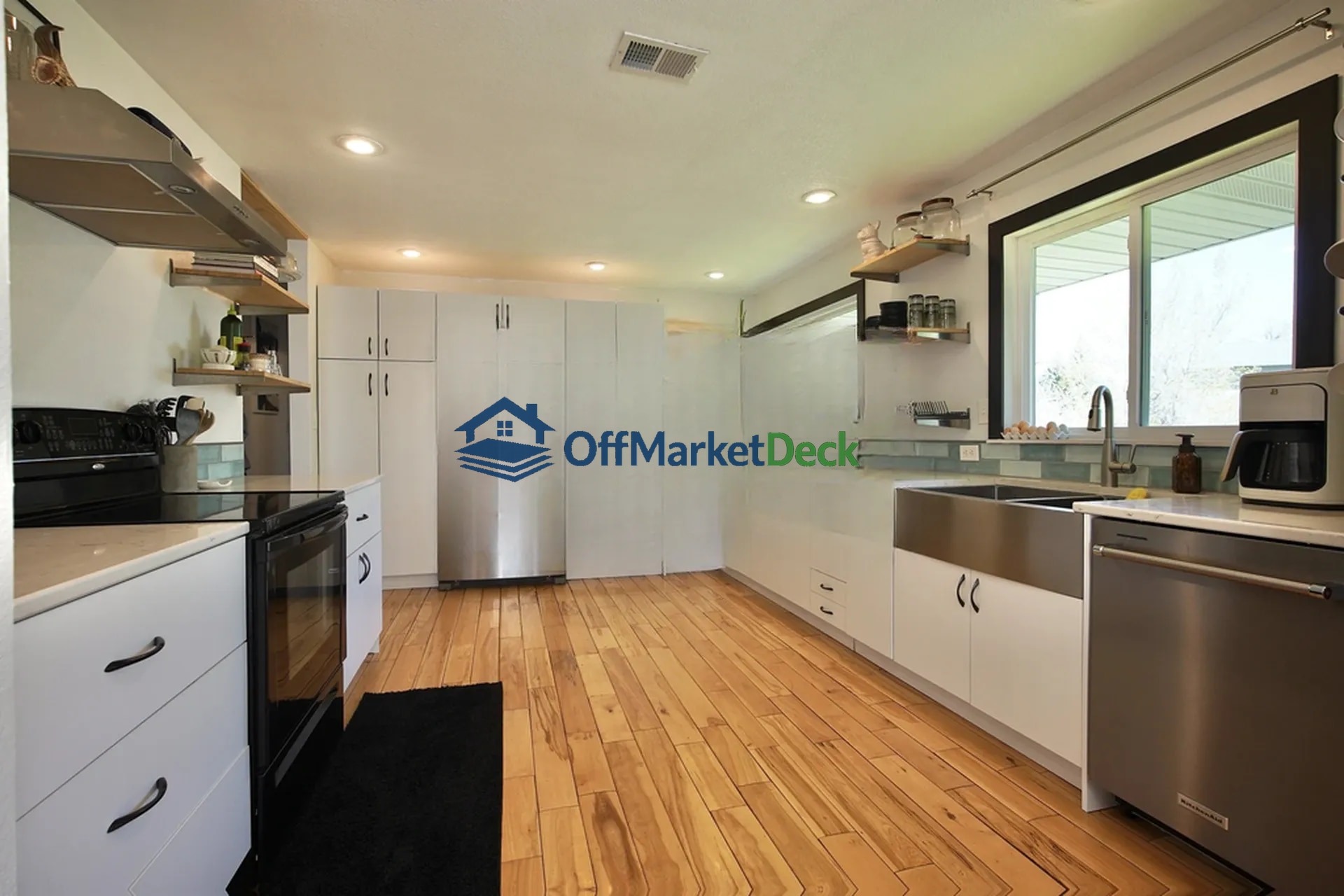 Off-market house in Casper, Wyoming — 4 beds, 2.5 baths, $565,000 — photo 6 of 8