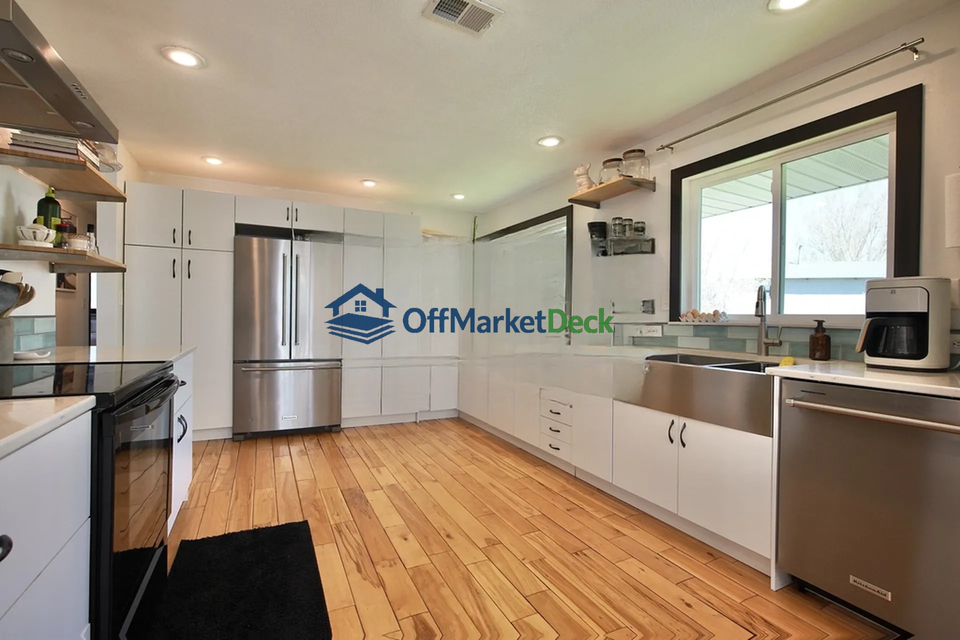 Off-market house in Casper, Wyoming — 4 beds, 2.5 baths, $565,000 — photo 2 of 8