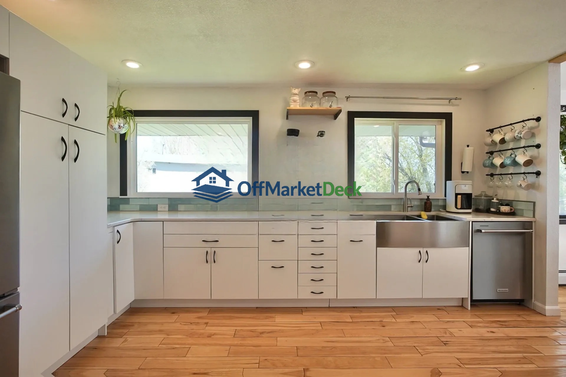 Off-market house in Casper, Wyoming — 4 beds, 2.5 baths, $565,000 — photo 3 of 8