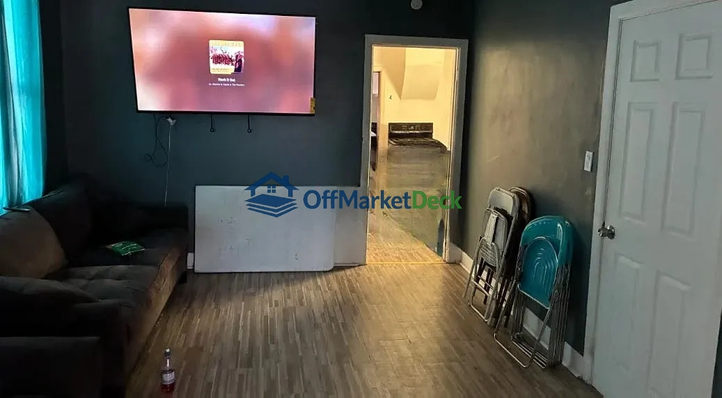 Off-market house in Buffalo, New York — 4 beds, 1 bath, $70,000 — photo 5 of 8