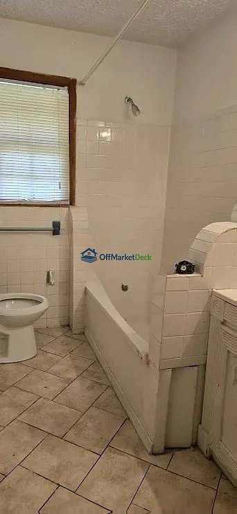 Off-market house in Snellville, Georgia — 3 beds, 2 baths, $235,000 — photo 8 of 8