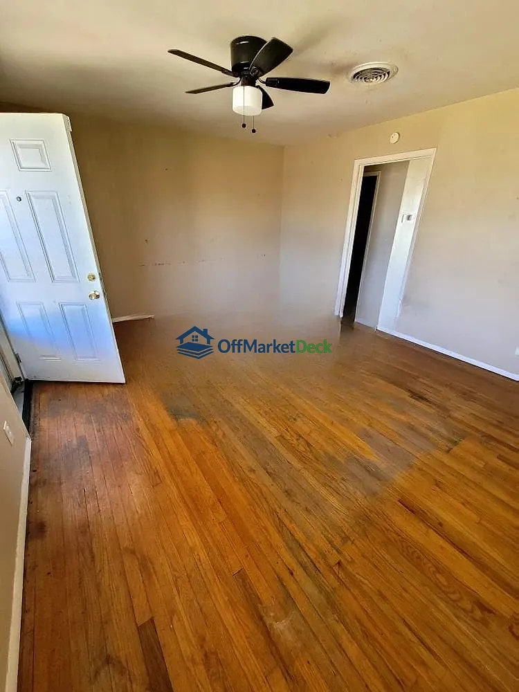 Off-market house in Dallas, Texas — 3 beds, 2 baths, $169,000
