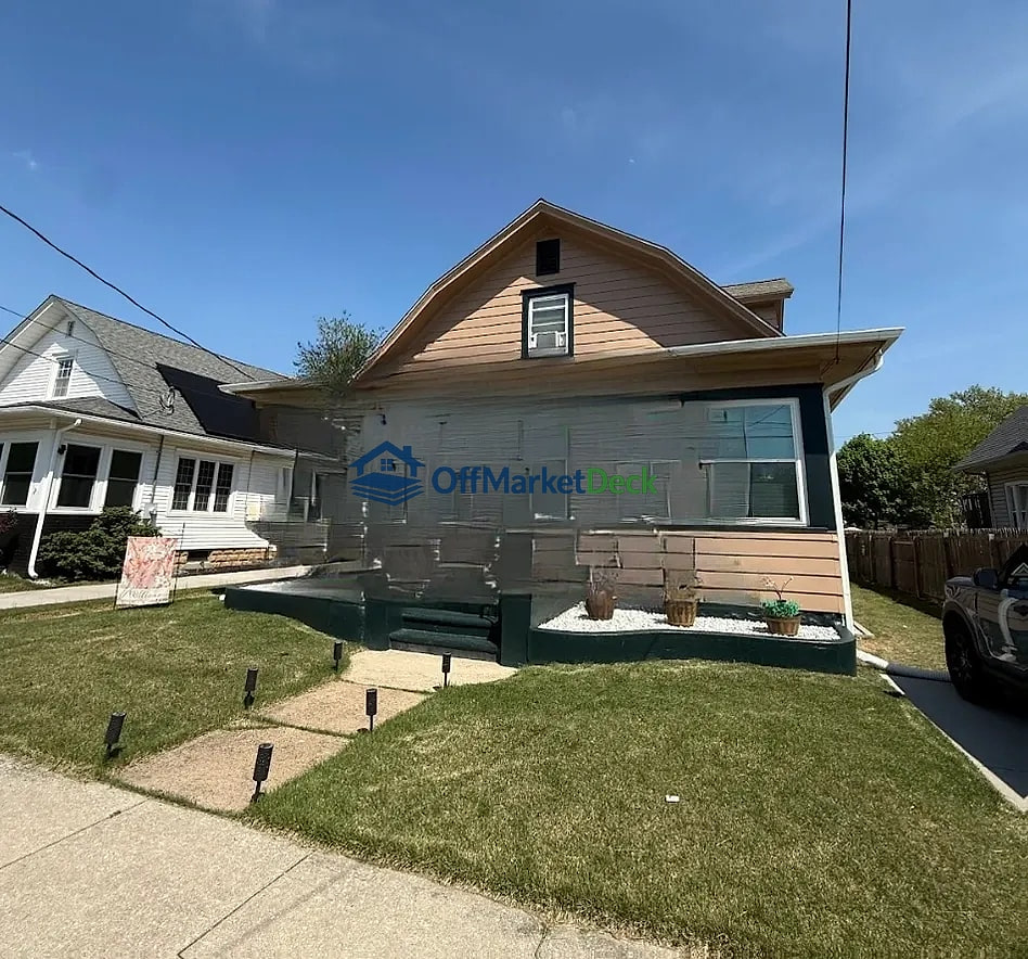 Off-market duplex in Paulsboro, New Jersey — 3 beds, 2 baths, $220,000