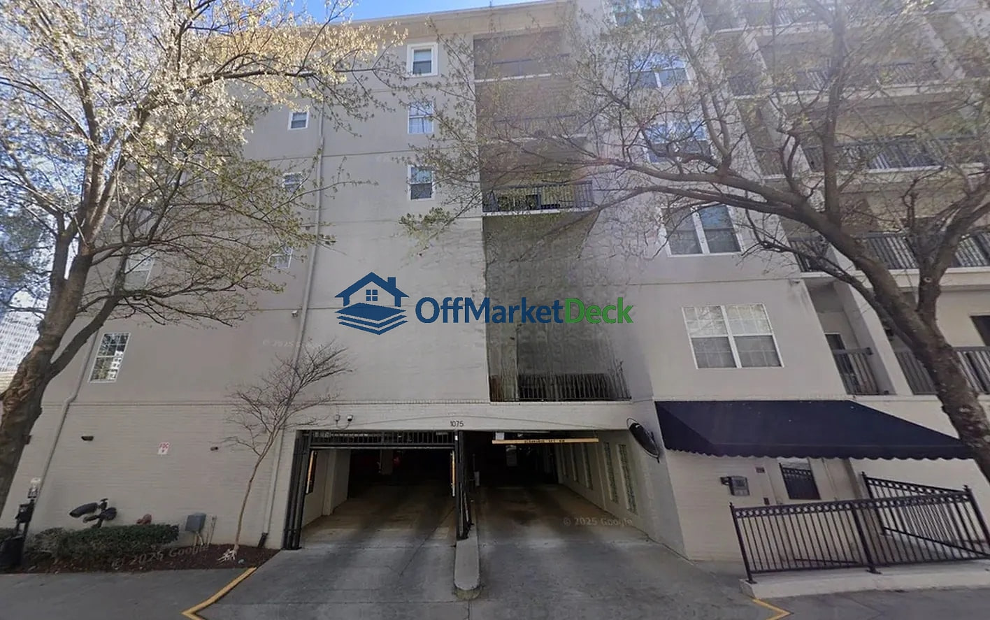 Off-market house in Atlanta, Georgia — 1 bed, 1 bath, $175,000 - Blurred background Image