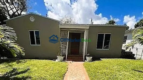 Off-market house in Miami, Florida — 4 beds, 3 baths, $744,900 - Blurred background Image