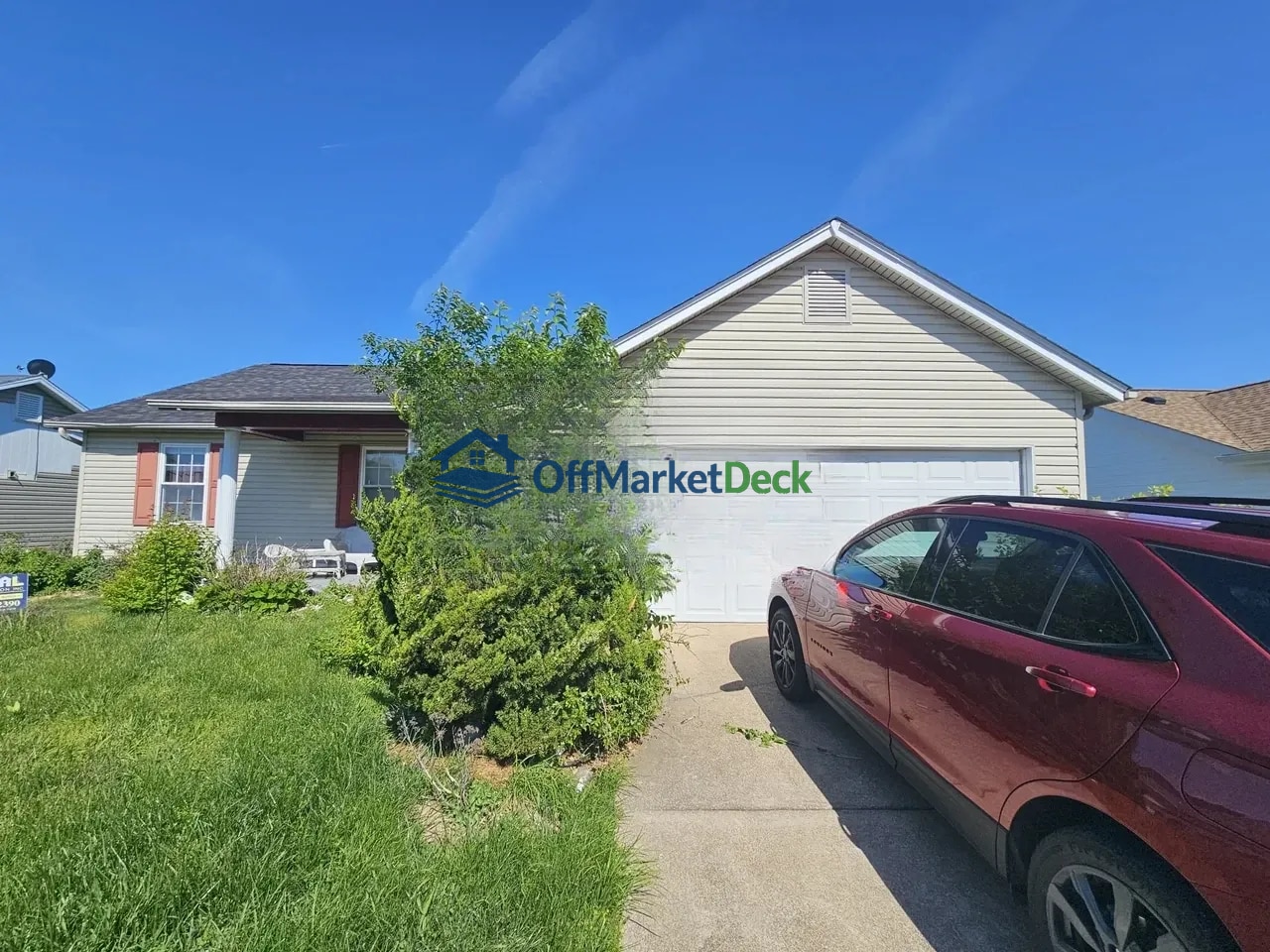 Off-market house in Florissant, Missouri — 3 beds, 2 baths, $177,900 - Blurred background Image