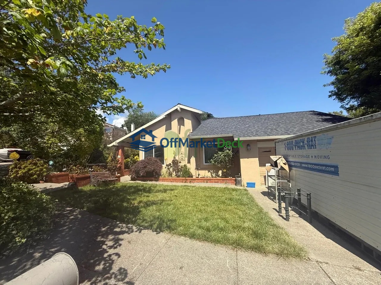 Off-market house in Napa, California — 4 beds, 2 baths, $889,900 - Blurred background Image