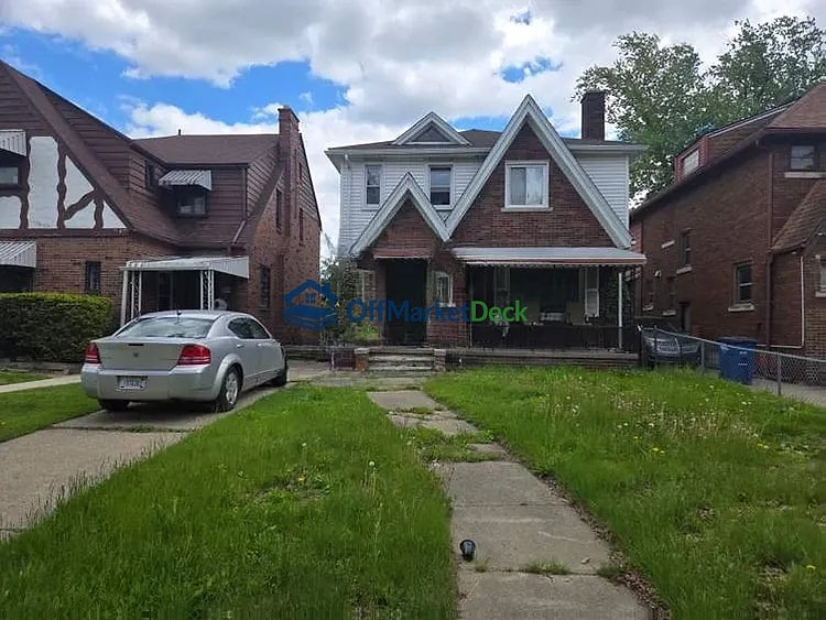 Off-market house in Detroit, Michigan — 3 beds, 1.5 baths, $47,000 - Blurred background Image
