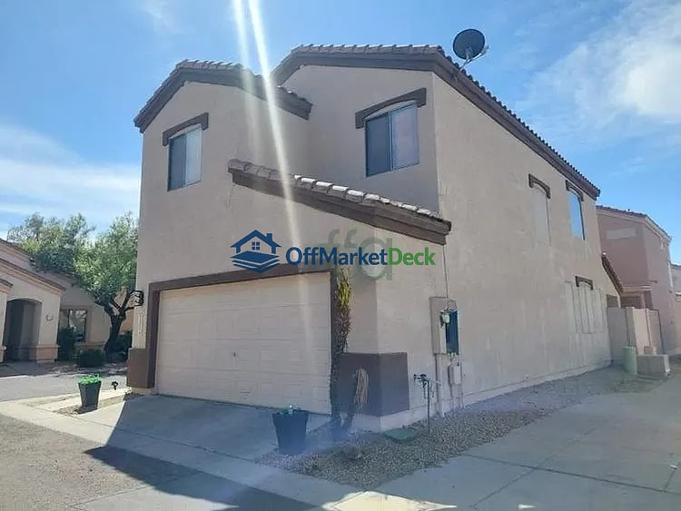 Off-market house in Phoenix, Arizona — 3 beds, 2.5 baths, $299,990