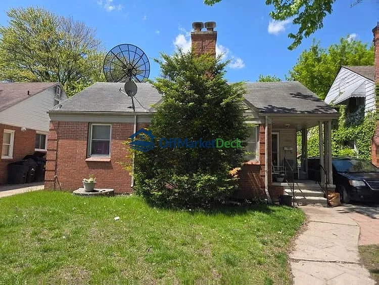 Off-market house in Detroit, Michigan — 2 beds, 1.5 baths, $86,000 - Blurred background Image