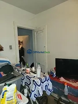 Off-market house in Detroit, Michigan — 3 beds, 1 bath, $87,000 — photo 8 of 8