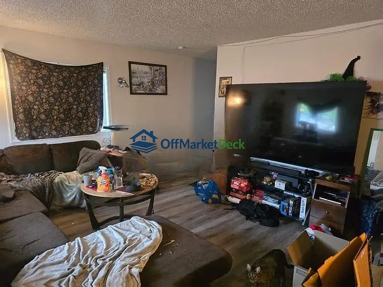 Off-market house in Hoquiam, Washington — 7 beds, 1 bath, $349,000 — photo 5 of 8