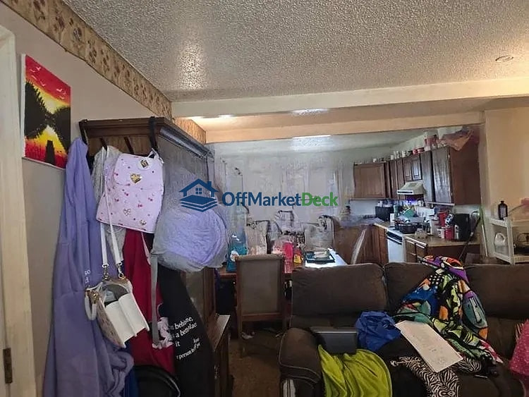 Off-market house in Hoquiam, Washington — 7 beds, 1 bath, $349,000 — photo 3 of 8