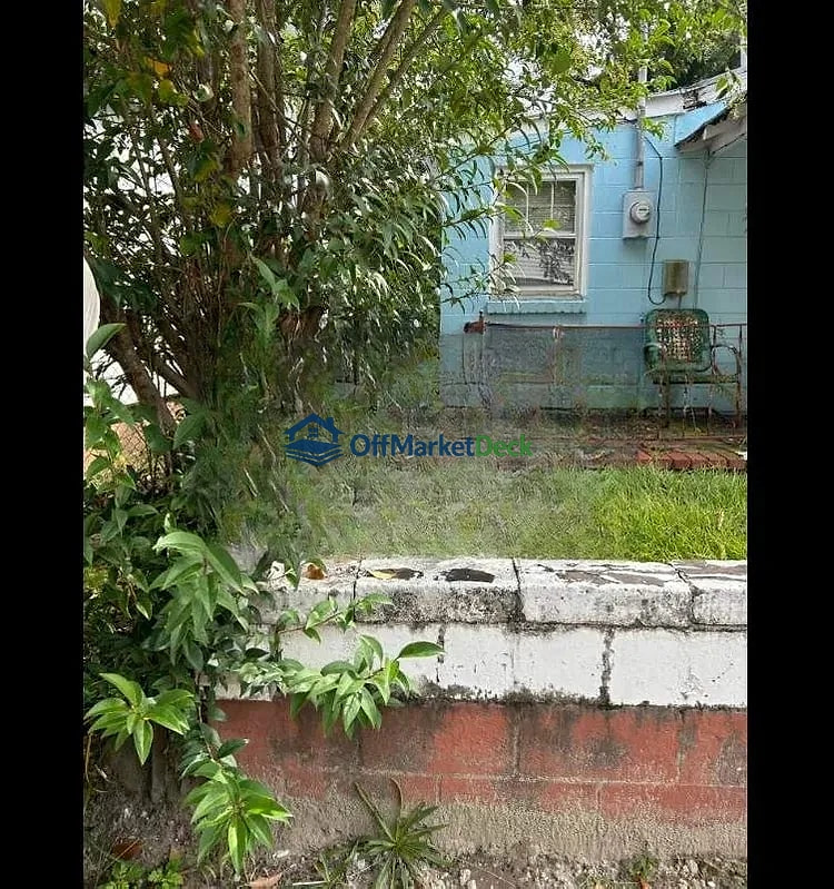 Off-market house in New Bern, North Carolina — 2 beds, 1 bath, $45,000 — photo 3 of 8