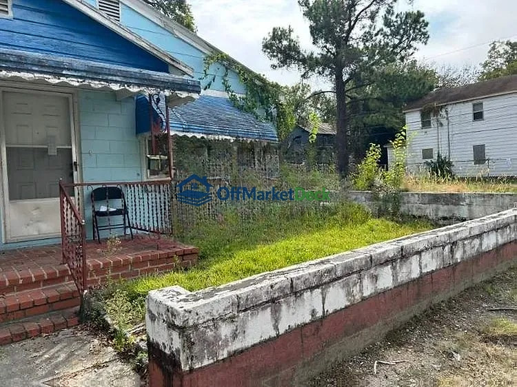 Off-market house in New Bern, North Carolina — 2 beds, 1 bath, $45,000 — photo 2 of 8