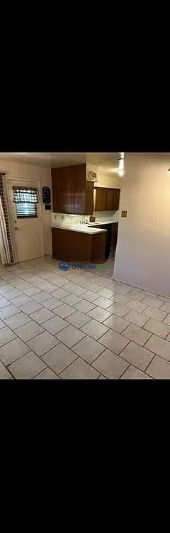 Off-market house in Irving, Texas — 3 beds, 2 baths, $225,000 — photo 5 of 8