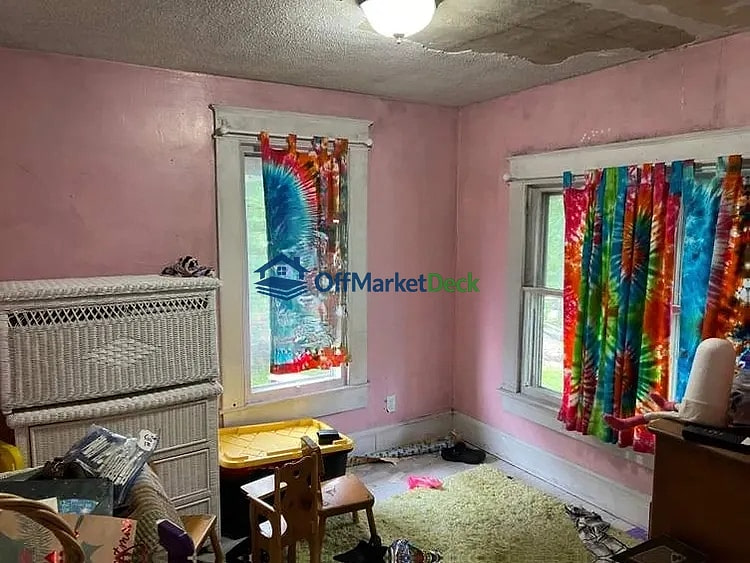 Off-market house in New Castle, Indiana — 3 beds, 1 bath, $45,000 — photo 8 of 8